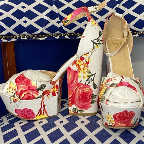 White floral high platform heel ankle strap wedge sandals Sz 10 shoe dazzle - Picture 1 of 9